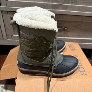 Green and Black Quilted Winter Boots